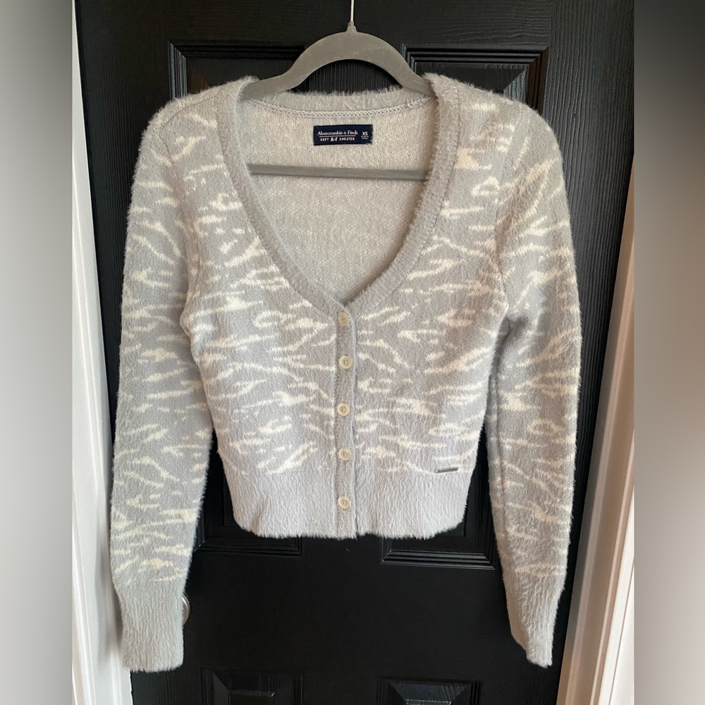 Abercrombie & Fitch Gray White Tiger Stripe Fuzzy Soft Cardigan Size X-Small